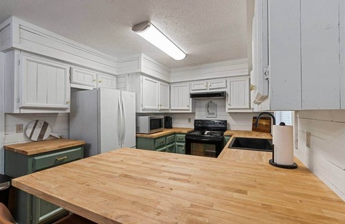 Slade House | Hide Out at The Ridge *Hot Tub*