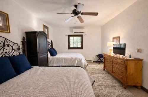 Tynecastle House | Hideaway Cottage Chateau DuMont