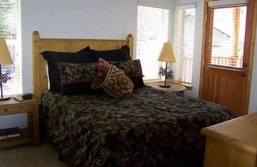 June Lake Condo | Hideaway Down Canyon #110, End Unit close to June Mtn