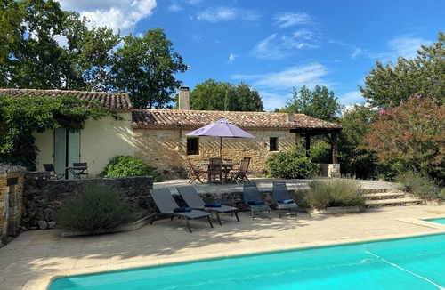 Biron Cottage | Hideaway Gite nestled under a magnificent 12th C. Chateau in beautiful Perigord