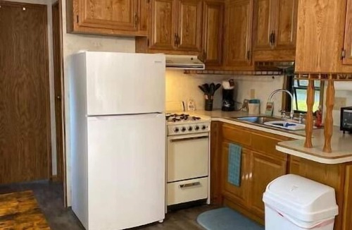 Priceville House | Hideaway! less than a mile to the acres