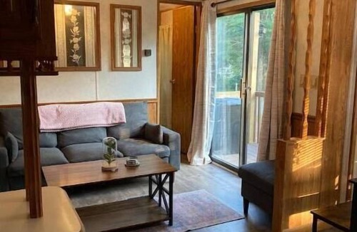 Priceville House | Hideaway! less than a mile to the acres