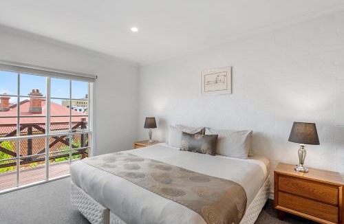 Launceston CBD Hotel | Hideaway on George
