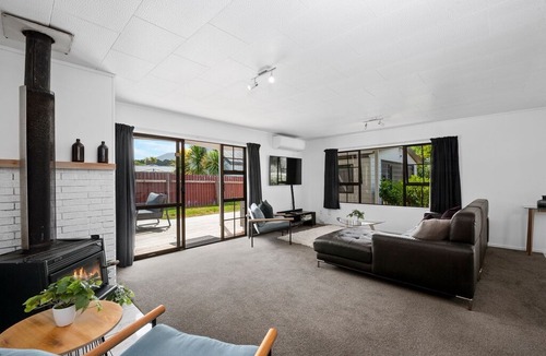 Richmond Heights House | Hideaway on Hyde - Taupo Holiday Home