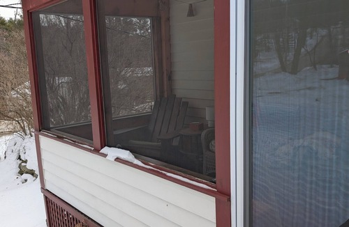Bristol Apartment | Hideaway on the Hill! Private 2 bedroom apartment with full accommodations!