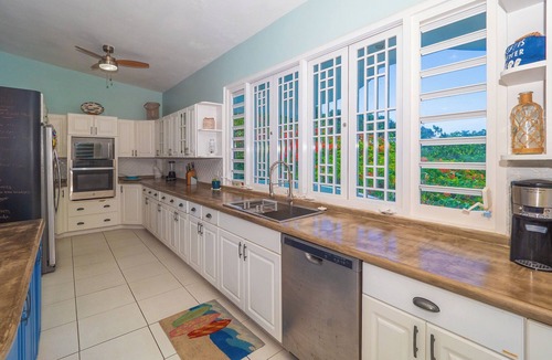 Mata de Platano Apartment | Hideaway with Wraparound Balcony: Beautiful Views, Great Vibes, Family Friendly
