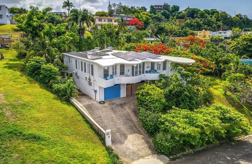 Mata de Platano Apartment | Hideaway with Wraparound Balcony: Beautiful Views, Great Vibes, Family Friendly