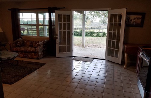 Citra Apartment | "HIDEOUT" 2-bedroom Downstairs Apartment In Gated Horse Farm