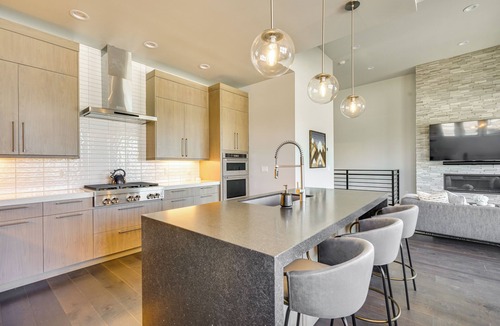 Hideout House | Hideout Haven: Luxe Retreat w/Lake View & Hot Tub