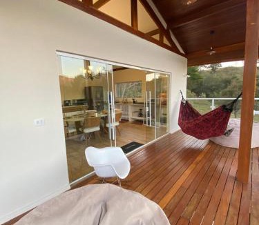 Goncalves Ski Chalet | Hidromassagem, Varanda e Vista Pedra do baú