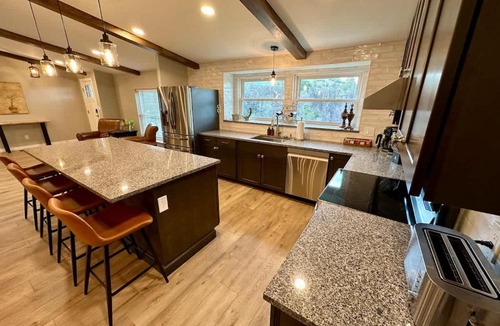 Sedalia House | Hier Hideaway - Hot Tub - Fire Pit - King Beds