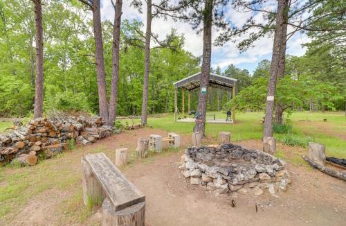 Higden Apartment | Higden Studio Cottage < 1 Mi to Greers Ferry Lake