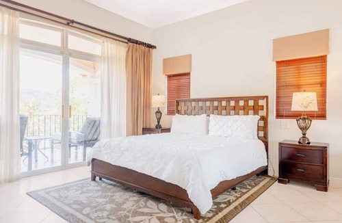 Herradura Apartment | High-Ceiling Condo Nestled in Treetops @Los Sueños