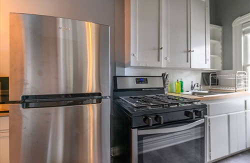 Pasadena Apartment | High Ceiling, Cozy 1BR Apt, Walk to Metro & Shops