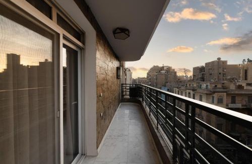 Qasr an-Nil Apartment | High-Ceiling Iconic khan Walk to Tahrir & AUC