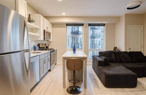 Uptown Apartment | High-End 1BR Uptown Apartment Near Downtown MPLS
