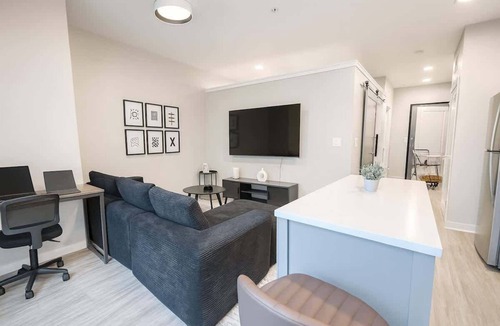 Uptown Apartment | High-End 1BR Uptown Apartment Near Downtown MPLS