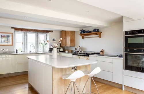 Honley Cottage | High-end 4-bedroom countryside retreat | Sleeps 8 | Elegant Yorkshire escape