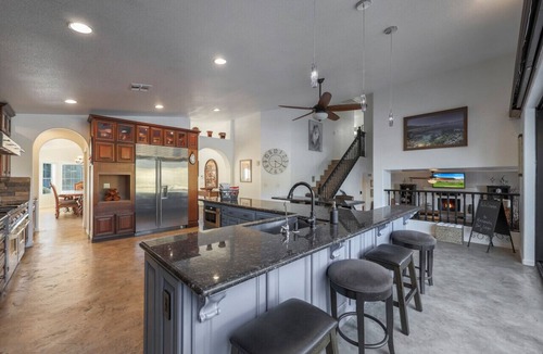 Arrowhead Lakes House | High-End Arrowhead Lakes Estate w/Private Boat & Heated Spa