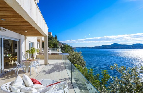 Lozica House | High end design luxurious villa,breathtaking view,private beach,local mangement