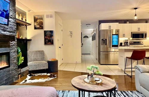 Moncton House | High-end haven where Serenity meets Style and Fun| 5mins to airport| 5 car slots