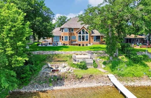 Spicer House | High end home on Green Lake loaded w/amenities & walking distance to downtown.