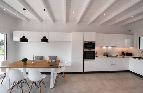 Tsoukaladhes Apartment | High-end Luxury Apartment & Convenient Location