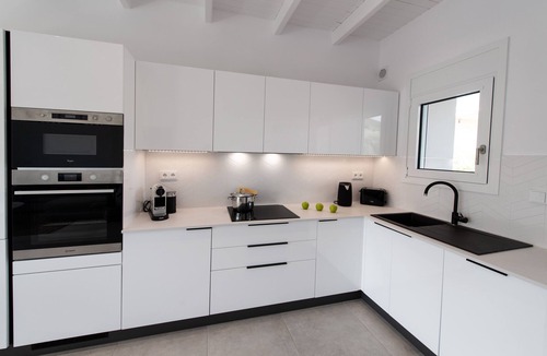 Tsoukaladhes Apartment | High-end Luxury Apartment & Convenient Location