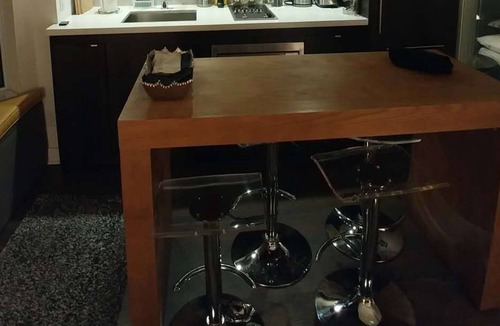 Bloor-Yorkville Condo | High End Toronto Downtown Condo (Bay/Museum station)