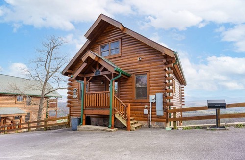 Sevierville House | High Expectations Mountain View Game Room Hot Tub