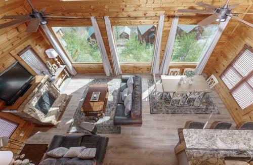 Sevierville House | High Expectations Mountain View Game Room Hot Tub