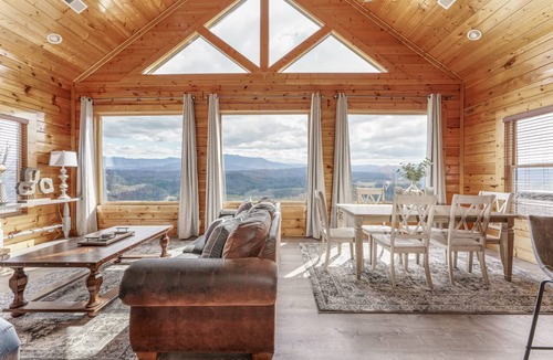 Sevierville House | High Expectations Mountain View Game Room Hot Tub
