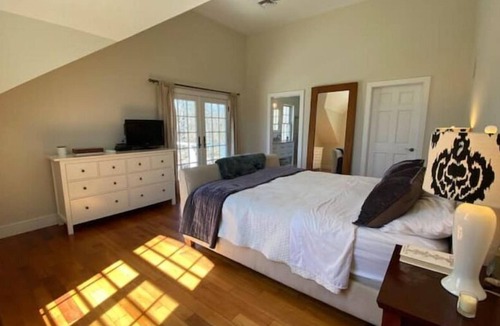 Cottekill House | High Falls private home pool/hot tub/gym/pond