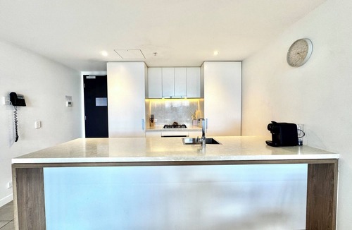 Fortitude Valley Apartment | High-Floor City View 2BR/Free Parking/Heart of FV
