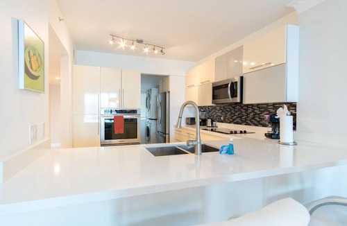 Sunny Isles Beach Condo | High floor condo with amazing intracoastal views 2 blocks from the beach