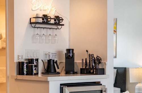 Waikiki Apartment | High Floor, Drink Station, 2 Pools & Free Parking!