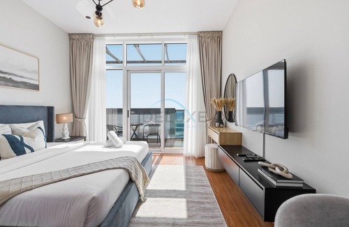 Jumeirah Village Triangle Apartment | High-Floor Studio,Walking Distance to the Park & 15-Min Drive to Miracle Garden