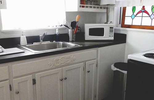 Mount Dora Cottage | High Hedges Cottage - Close to downtown Mt Dora in quiet neighborhood