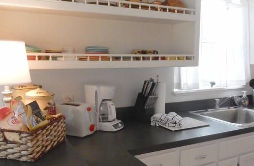 Mount Dora Cottage | High Hedges Cottage - Close to downtown Mt Dora in quiet neighborhood