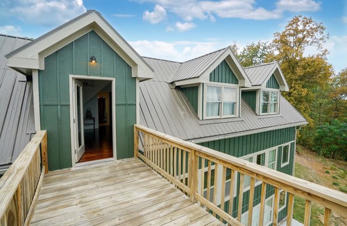 Lupton City House | High Hideaway-Stunning Views! May is for LOVERS❤️. 50% Off Flash Sale for TWO.