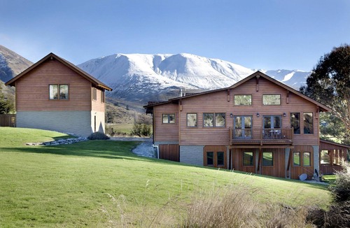 Walter Peak Cabin | High Mountain Lodge Rental for 10 Guests near Queenstown, New Zealand