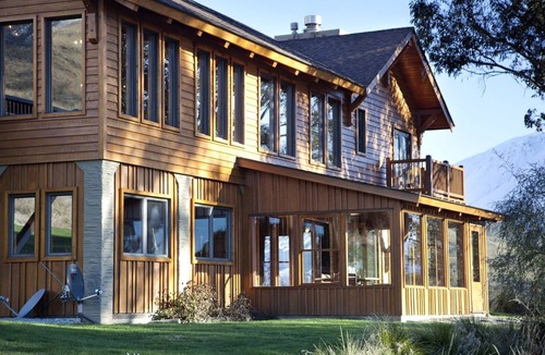 Walter Peak Cabin | High Mountain Lodge Rental for 10 Guests near Queenstown, New Zealand