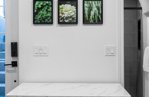 West Bend Apartment | High Park Grove Modern 1B1B, Kitchen, Laundry