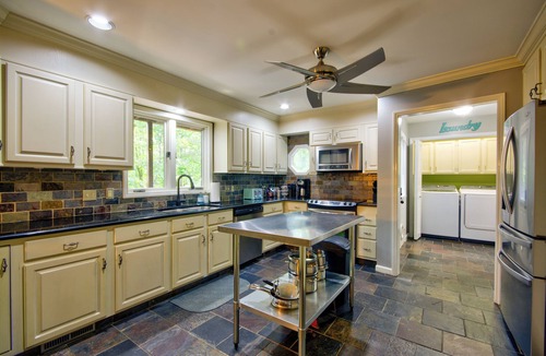 High Point House | High Point Hideaway - secluded & in center of town - fully furnished for comfort