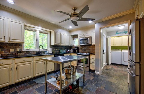 High Point House | High Point Hideaway - secluded & in center of town - fully furnished for comfort