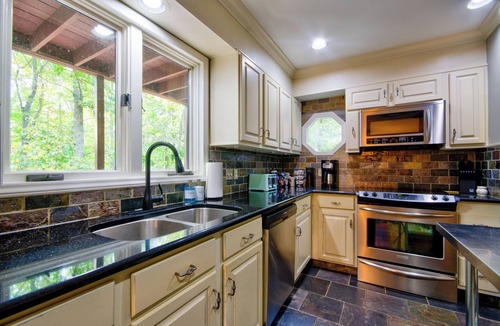 High Point House | High Point Hideaway - secluded & in center of town - fully furnished for comfort