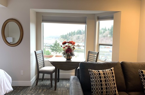 Quathiaski Cove Hotel | High Point Resort