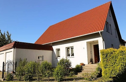 Mecklenburger Seenplatte Apartment | High-quality 120m² basement apartment in Ihlenfeld near Neubrandenburg