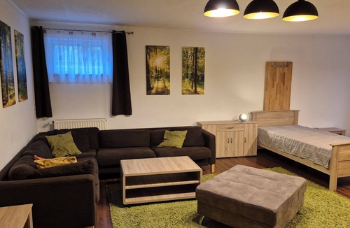 Mecklenburger Seenplatte Apartment | High-quality 120m² basement apartment in Ihlenfeld near Neubrandenburg