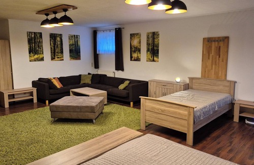 Mecklenburger Seenplatte Apartment | High-quality 120m² basement apartment in Ihlenfeld near Neubrandenburg